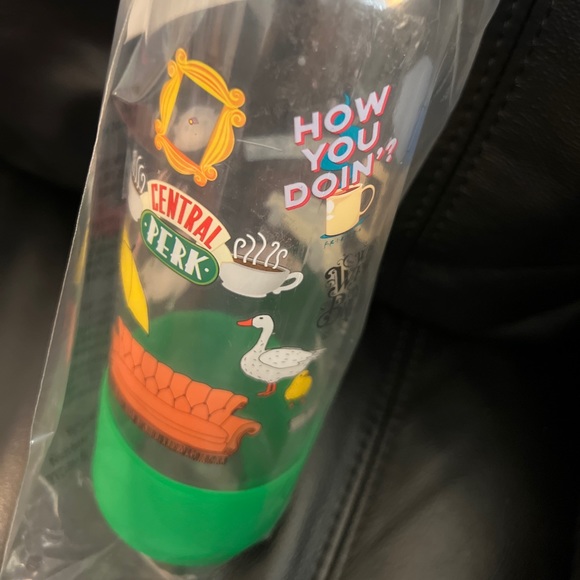 Sally Hansen friends Central perk TV show water bottle Limited edition NEW - Picture 2 of 4